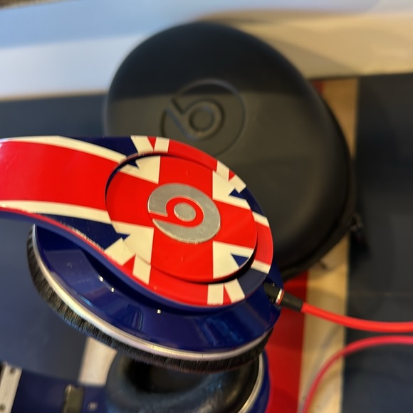 Beats by Dr Dre - extremely rare Union Jack British Flag version - awesome - Picture 6 of 12